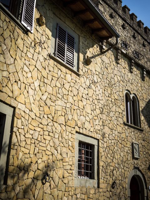 Petite maison en pierre dans le village de Montefioralle